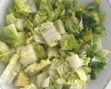 Foto del paso 1 de la receta: Ensalada con pollo empanado con avena