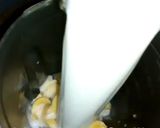 A picture of step 2 of Banana and dates milkshake.