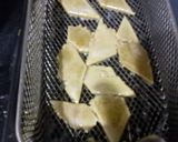 A picture of step 5 of Gur ki khasta mathi.