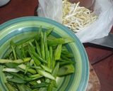 Foto langkah ke 1 dari resep Ayam Tumis Daun Bawang.