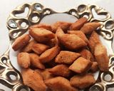 खुसखुशीत शंकरपाळी (shankarpali recipe in marathi) रेसिपी स्टेप 7 फोटो 