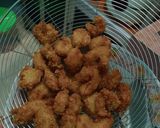 Foto langkah ke 1 dari resep Shrimp Tempura Sushi Roll.