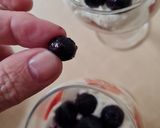 Foto del paso 3 de la receta: Copa de frutos rojos y queso mascarpone, en versión saludable 🫐🍓