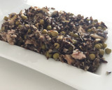 Foto del paso 4 de la receta: Arroz salvaje con guisantes