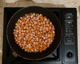 Фото кроку 4 до Сирний суп з копченою курячою грудкою.