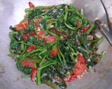 Foto langkah ke 5 dari resep Tumis Kangkung Udang Rebon.