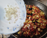Foto del paso 2 de la receta: Habas con chorizo y huevo frito en 25 minutos