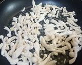 Foto langkah ke 2 dari resep Shimeji Pedes Gurih.