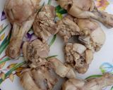 A picture of step 1 of Sindhi chicken curry.
