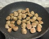Foto langkah ke 1 dari resep Bakso oseng bawang.