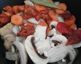 Foto del paso 5 de la receta Contramuslos de pollo guisados en salsa