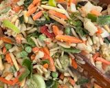 🥒🌶️Ázsiai zöldséges rizstészta 🐓 recept fázis 2 fotója