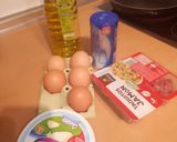 Foto del paso 1 de la receta Tortilla liada de taquitos de jamón y quesitos