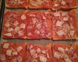 Foto del paso 3 de la receta: Minipizzas con pan de molde