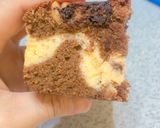 Foto langkah ke 5 dari resep Chocolate Marble Cheesecake.