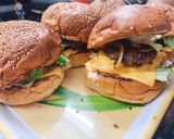 Hình bước làm 6 của món Hamburger với phô mai