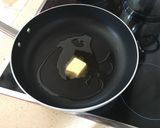Foto del paso 2 de la receta: Arroz cremoso de jamón ibérico y setas