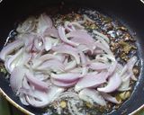 A picture of step 2 of Tomato rice.