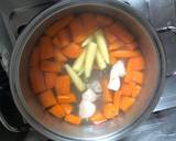 紅蘿蔔玉米筍排骨湯食譜步驟3照片
