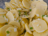 Papas con queso y huevo al horno