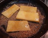 Foto del paso 2 de la receta: Piña caramelizada, ostión salteado y panceta crocante
