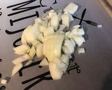 Une image de l'étape 1 de Poulet au curry,poivrons tricolores et pruneaux.