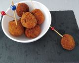 Foto del passaggio 4 della ricetta Polpette o chicche di zucchina fritte