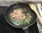 Foto del paso 3 de la receta: Revuelto de quinoa con gulas y gambas a tú gusto