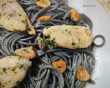 Foto del paso 6 de la receta: Spaghetti al nero di sepia con huevas al ajillo