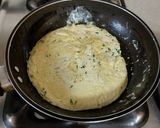 Foto del paso 3 de la receta: Omelette de champiñones con cebollín