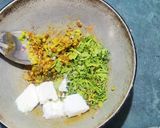 A picture of step 3 of Green peas and paneer paratha.