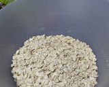 A picture of step 5 of Ginger flapjacks with pistachios and apricots.