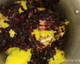 A picture of step 2 of Pineapple zobo.