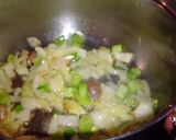 Foto del paso 2 de la receta: Papas (patatas) entomatadas al romero