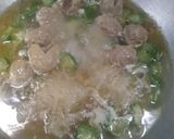 Foto langkah ke 2 dari resep Bening Oyong Bakso.