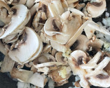 Foto del paso 1 de la receta: Pechuga de pollo al champiñón fit