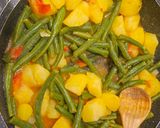 Foto del passaggio 7 della ricetta Fagiolini/Cornetti in umido saporiti con patate
