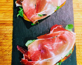 Foto del paso 3 de la receta: Tosta de boniato con jamón serrano y huevo escalfado