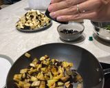 Foto del paso 1 de la receta: Salsa de berenjenas, aceitunas y albahaca para pasta