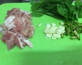 รูปขั้นตอนการทำที่ 1 ของ ข้าว กะเพราไก่ไข่ดาว