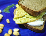 Foto del paso 4 de la receta: Sándwich de tortilla de pesto de cacahuetes con queso de cabra