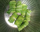 Foto langkah ke 5 dari resep Sawi Putih Gulung Ayam.