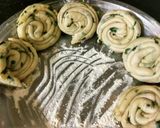 A picture of step 3 of Dhaniya laccha paratha.