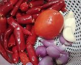 Foto langkah ke 2 dari resep Sambal tomat teri medan.