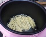 Foto langkah ke 1 dari resep Sosis Gulung Mie Magic (Ala Magic com).