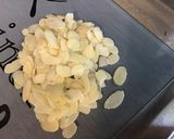 Une image de l'étape 2 de Maxi tarte aux cerises, amandes et fromage blanc.