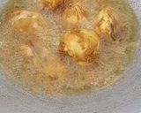 Foto langkah ke 4 dari resep Ayam Goreng Kremes Lengkuas.