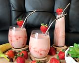 A picture of step 2 of Strawberry Banana smoothie.