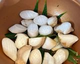 Hình bước làm 2 của món Nấm Kho Lá Gừng Chay