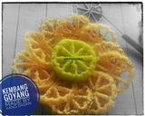 Foto langkah ke 5 dari resep Kembang Goyang.
